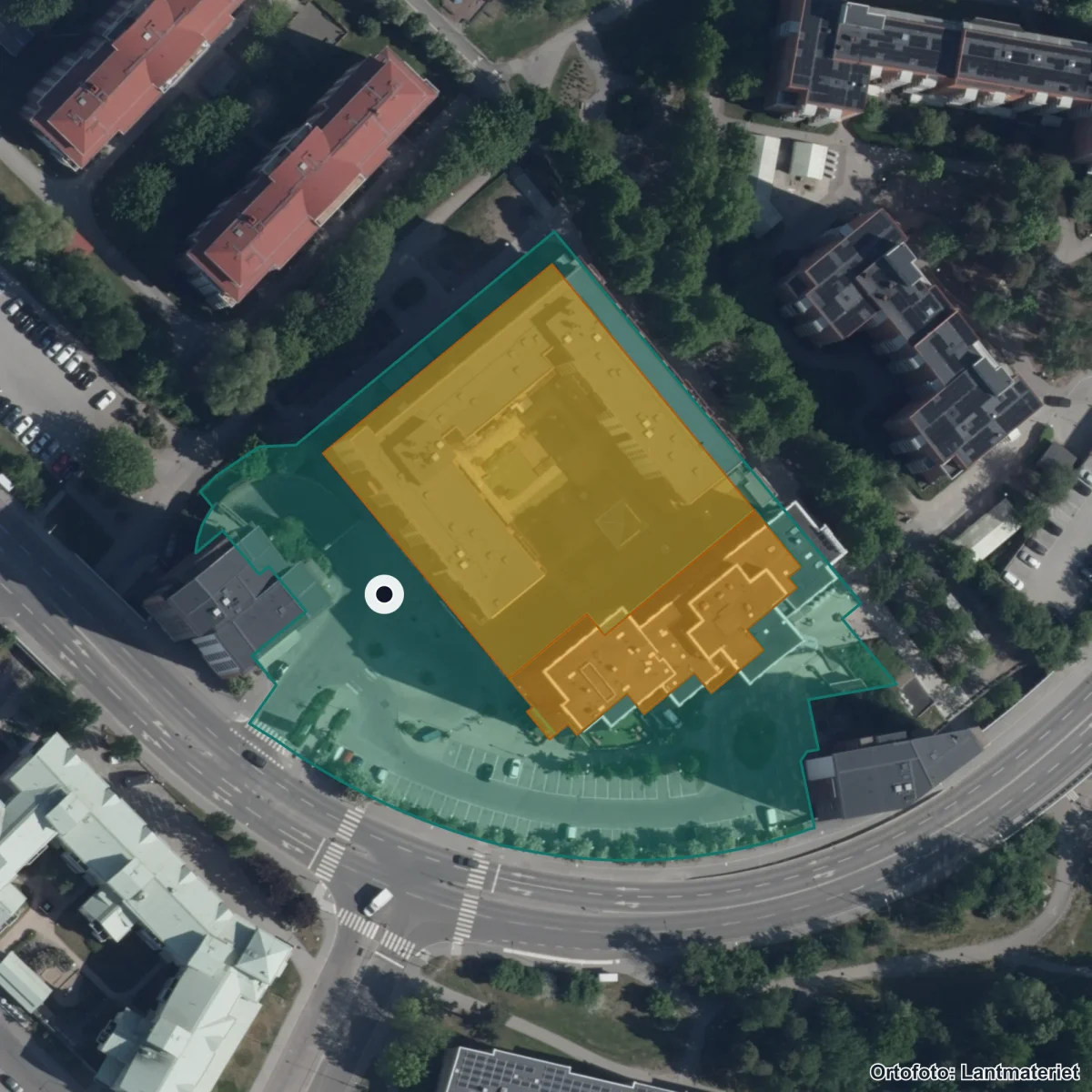 Flygbild över Move & Walk Anpassad Grundskola Solna, ortofoto från Lantmäteriet