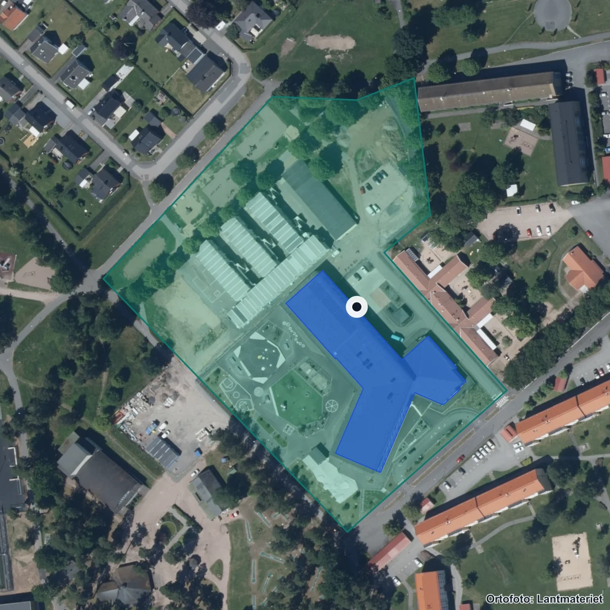 Flygbild över Anpassad Grundskola F-6, ortofoto från Lantmäteriet