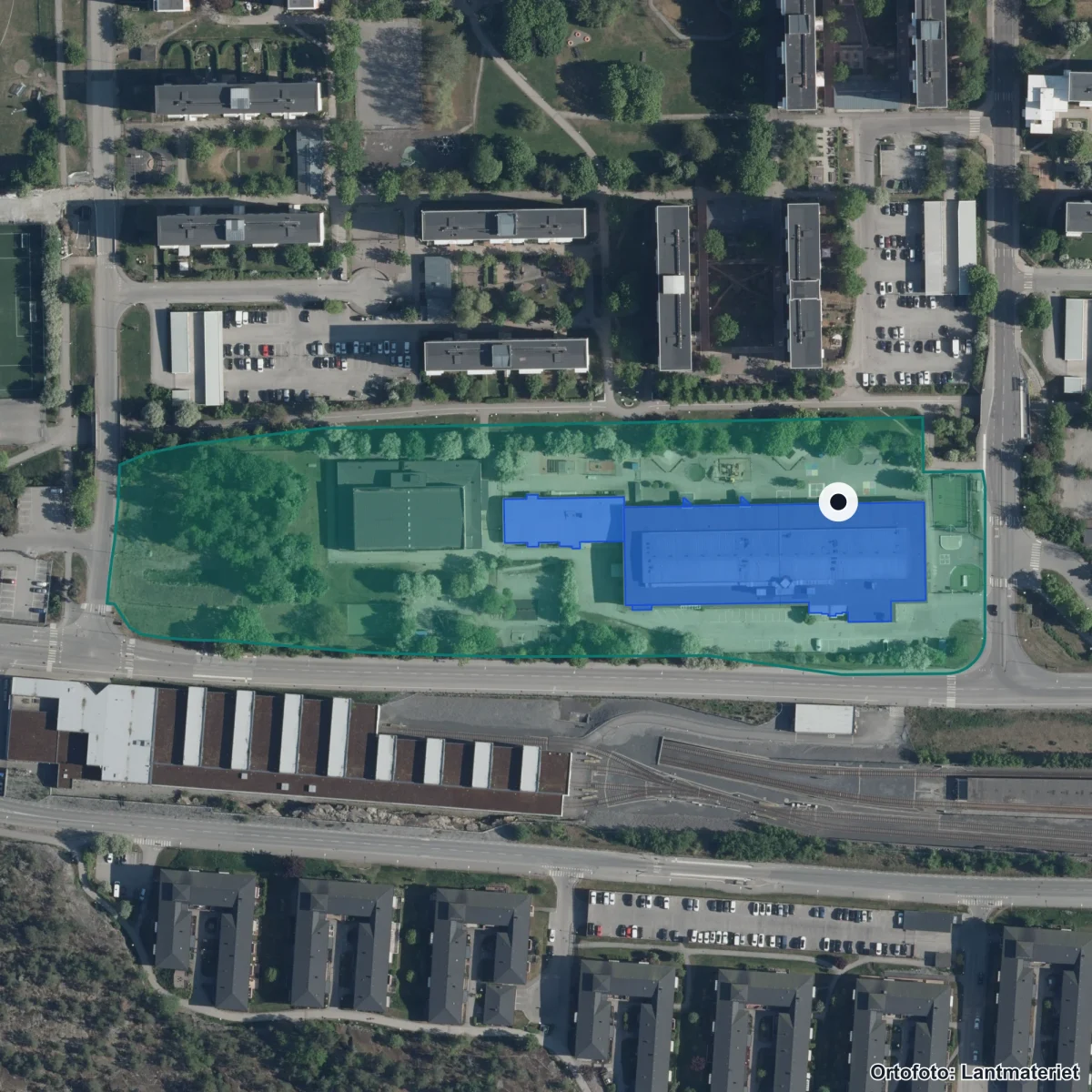 Flygbild över Karsby International School, ortofoto från Lantmäteriet