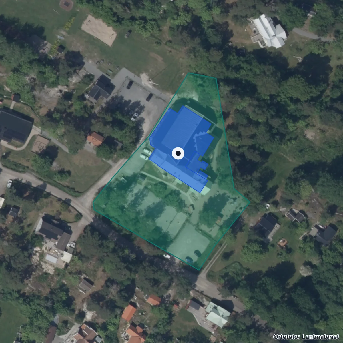 Flygbild över Norra Lagnö Skola, ortofoto från Lantmäteriet