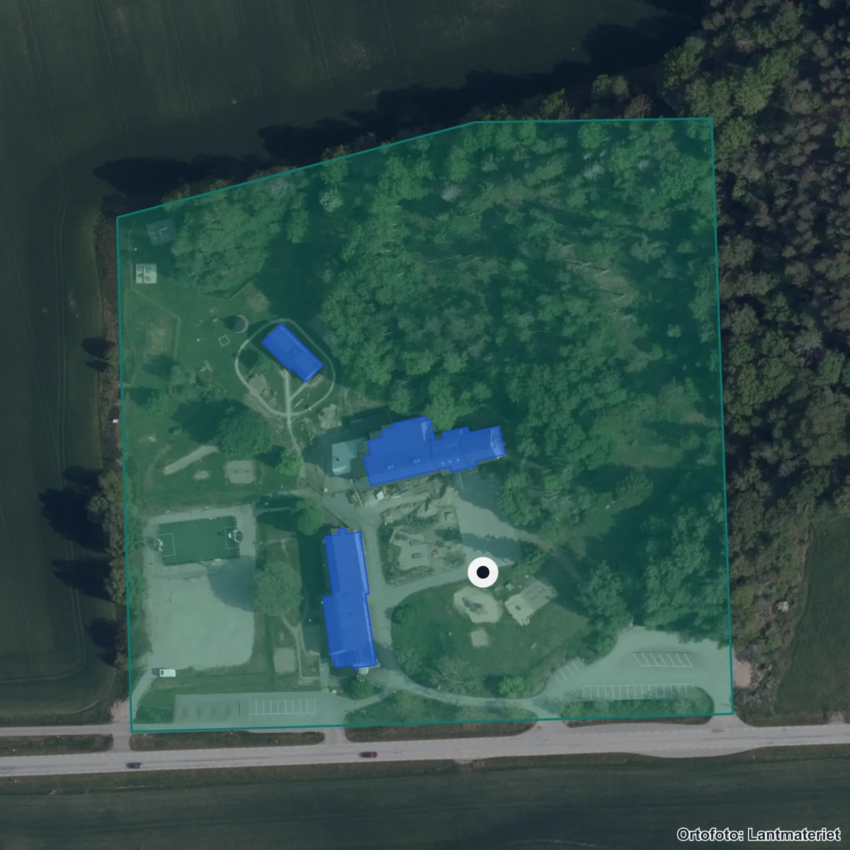 Flygbild över Tystberga skola, ortofoto från Lantmäteriet