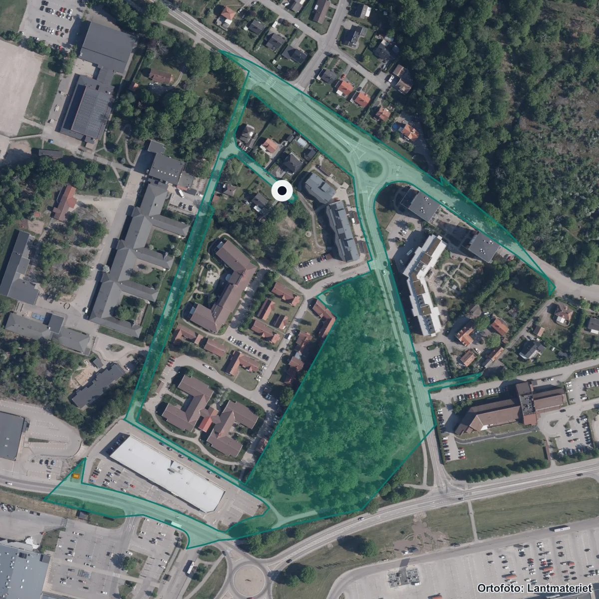 Flygbild över Karlskrona anpassade grundskola, ortofoto från Lantmäteriet