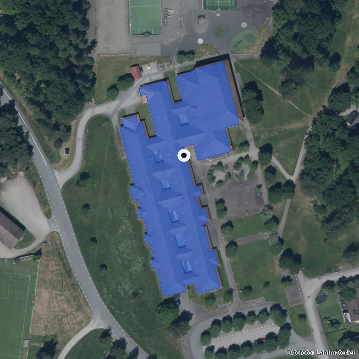 Flygbild över Bors skola, ortofoto från Lantmäteriet