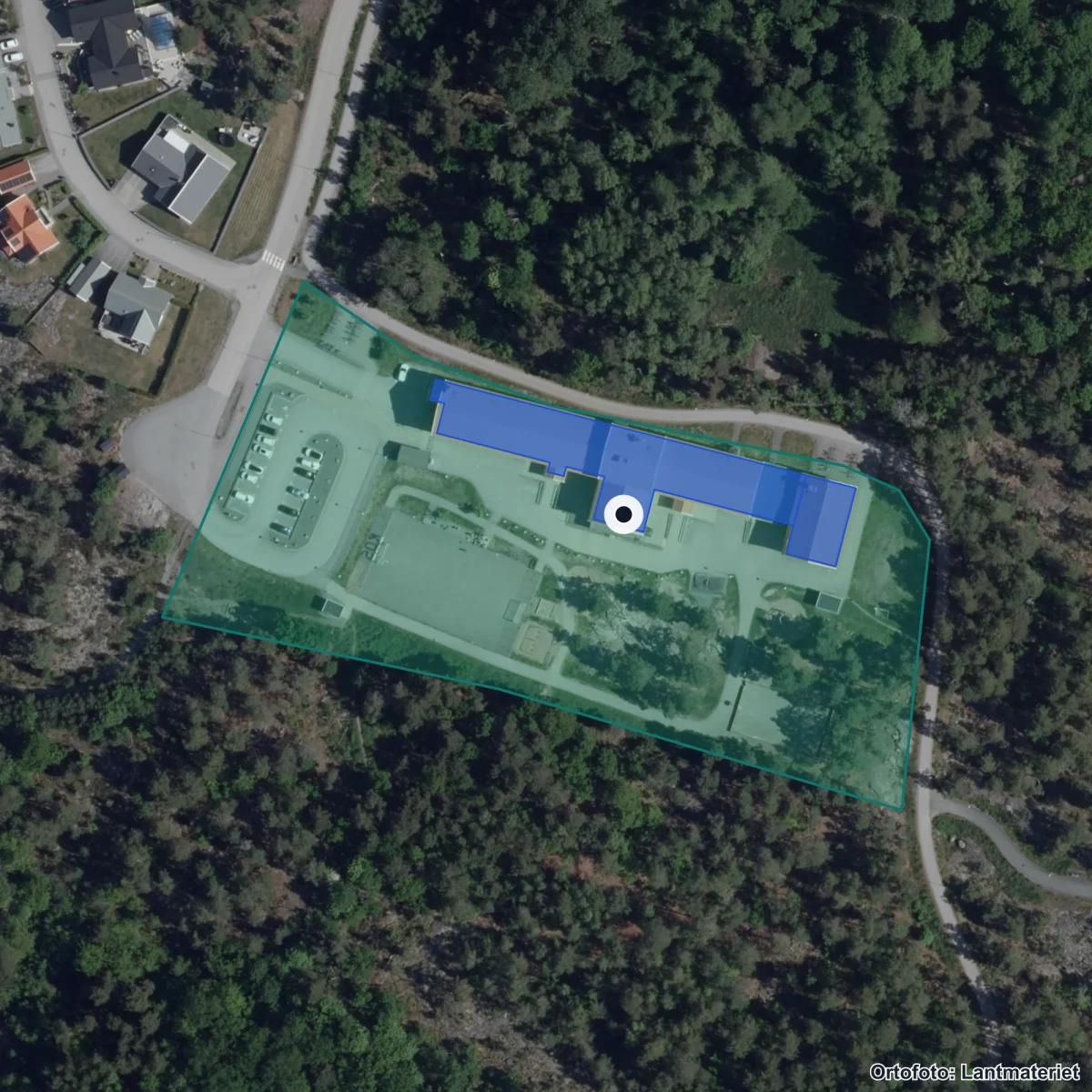 Flygbild över Ljungbergaskolan, ortofoto från Lantmäteriet