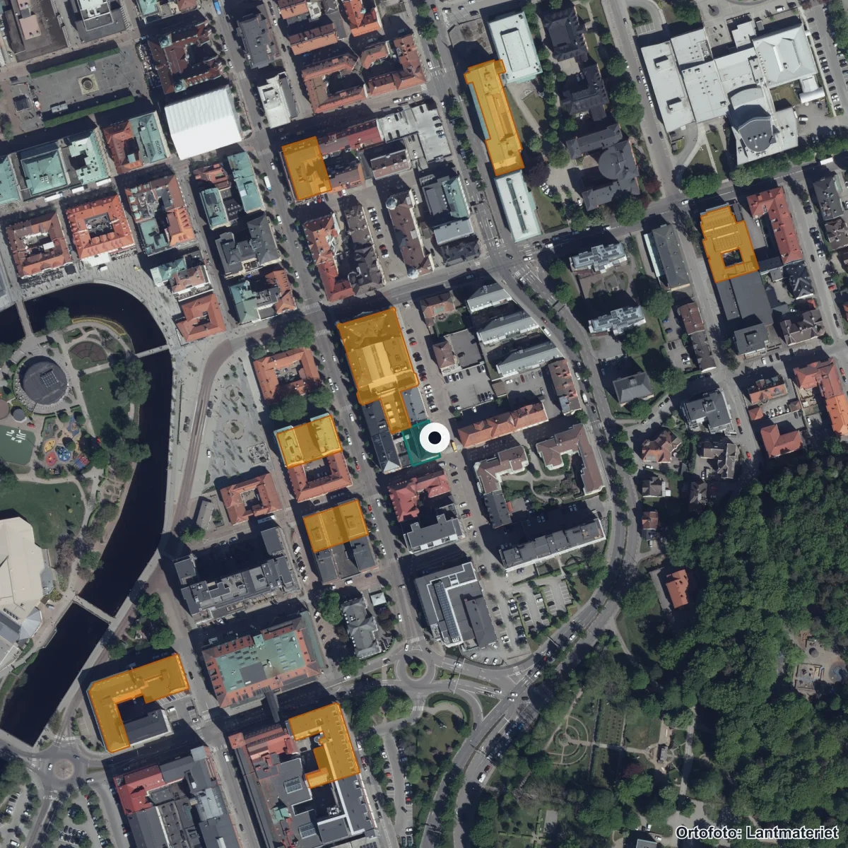 Flygbild över LBS Kreativa Gymnasiet Borås, ortofoto från Lantmäteriet