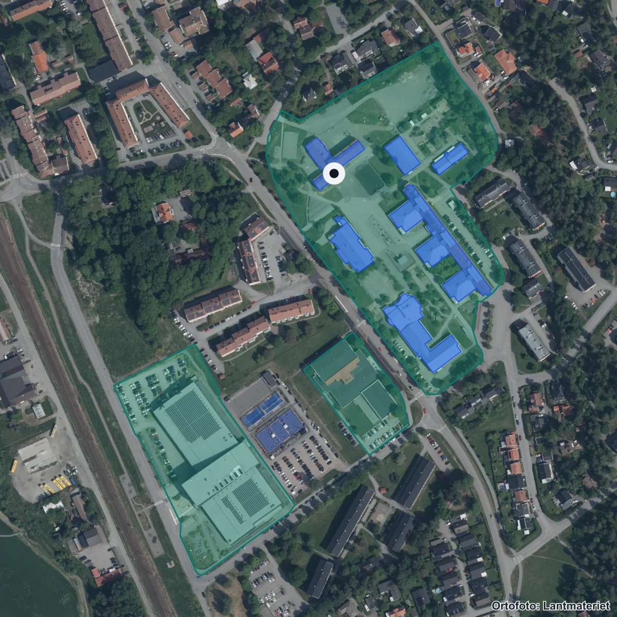 Flygbild över Valloxskolan, ortofoto från Lantmäteriet