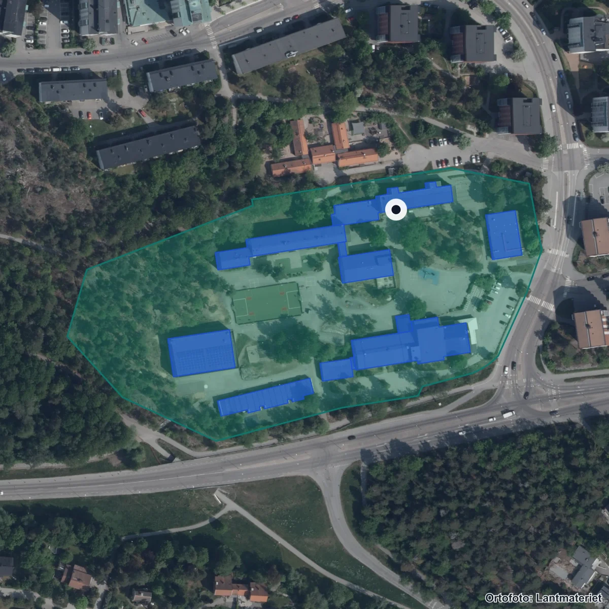 Flygbild över Källängens skola, ortofoto från Lantmäteriet