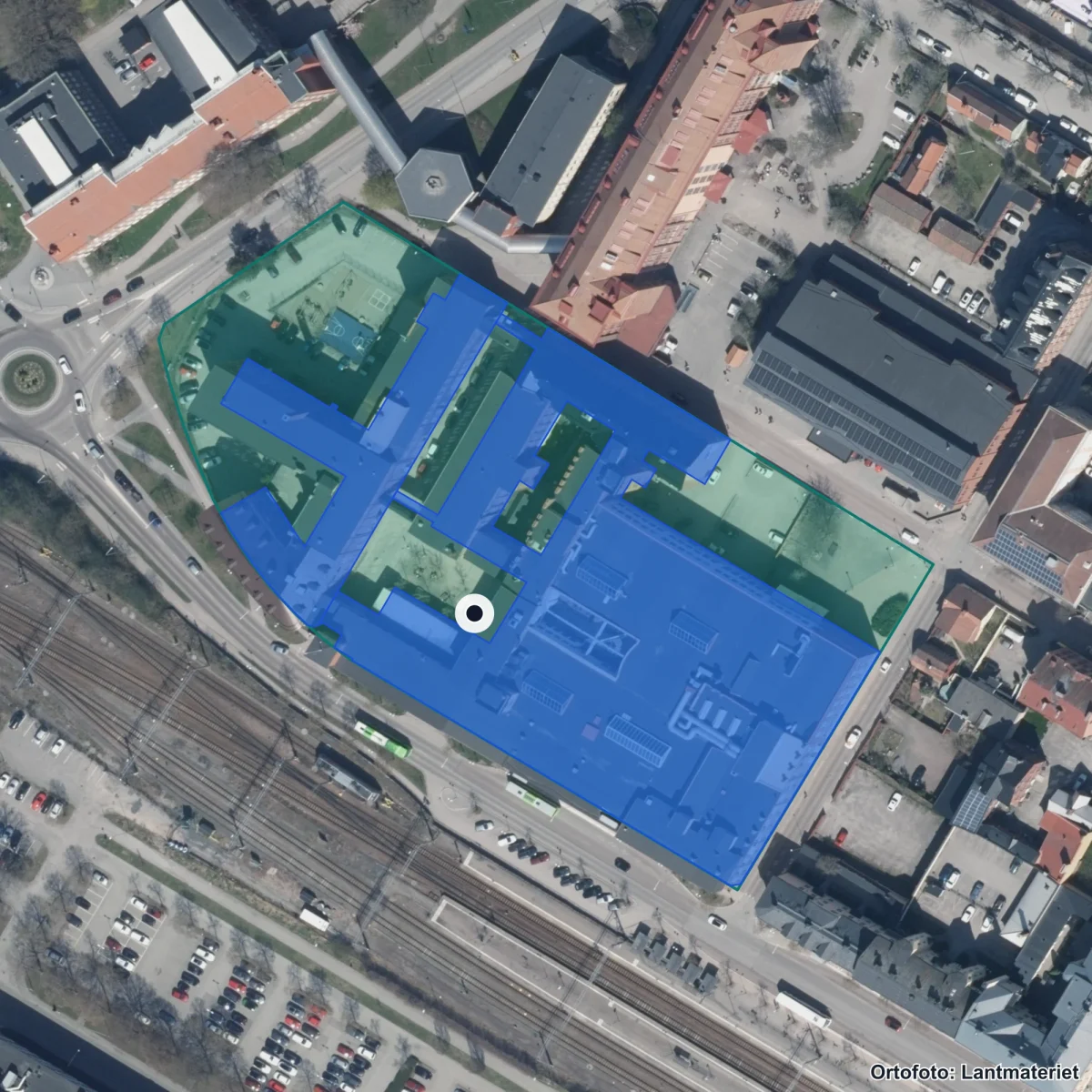 Flygbild över Zetterbergsgymnasiet, ortofoto från Lantmäteriet