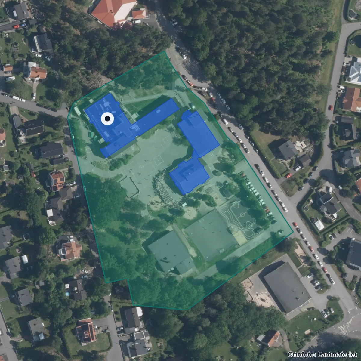 Flygbild över Stensholmsskolan, ortofoto från Lantmäteriet