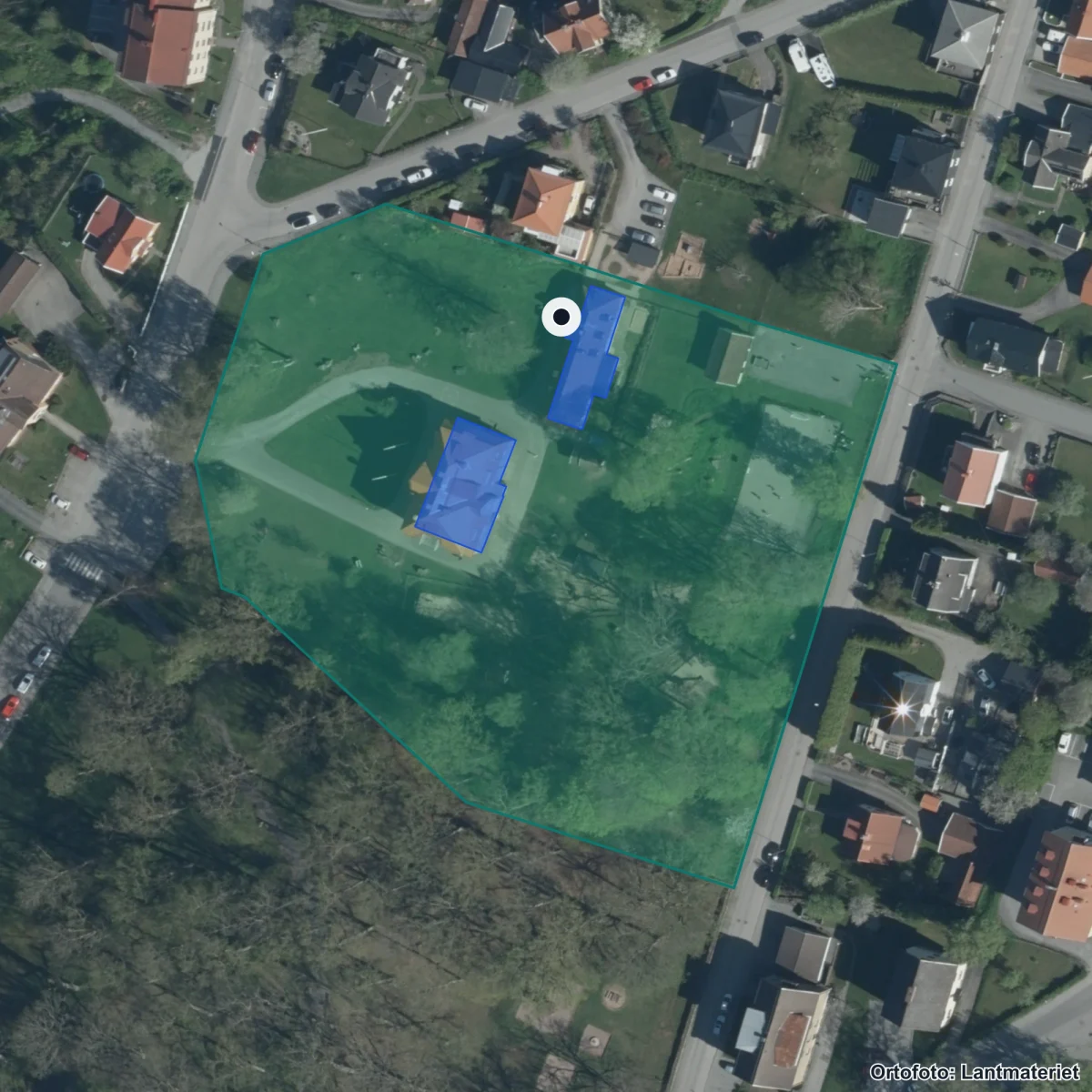 Flygbild över Montessoriskolan Lindängen, ortofoto från Lantmäteriet