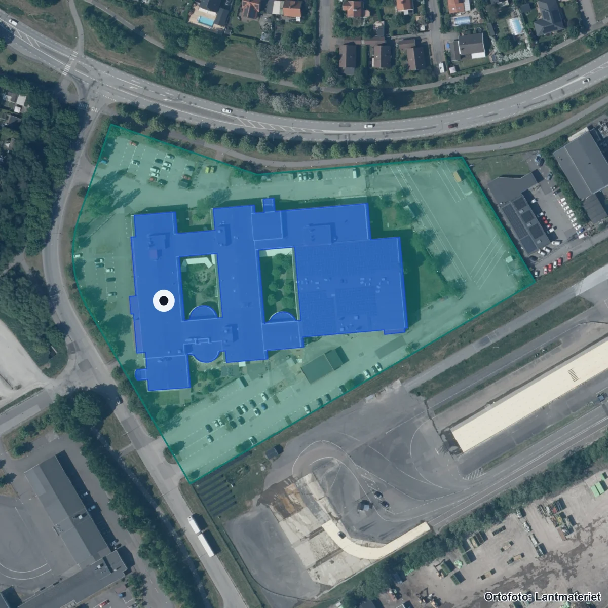 Flygbild över Valdemarsro gymnasium, ortofoto från Lantmäteriet