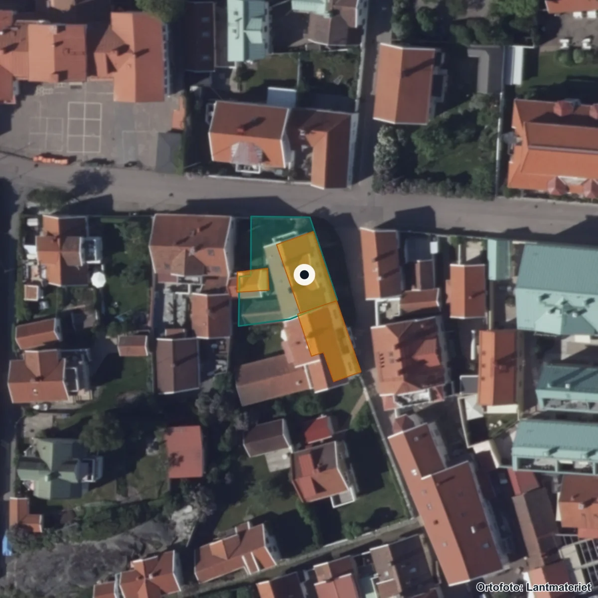 Flygbild över Marstrands skola, ortofoto från Lantmäteriet
