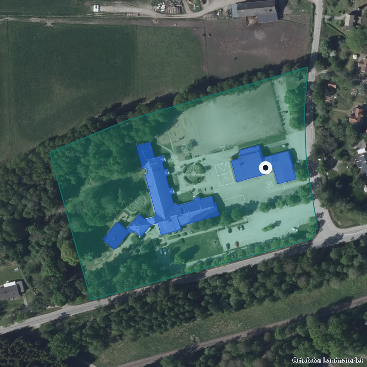 Flygbild över Kvarnstenens skola, ortofoto från Lantmäteriet