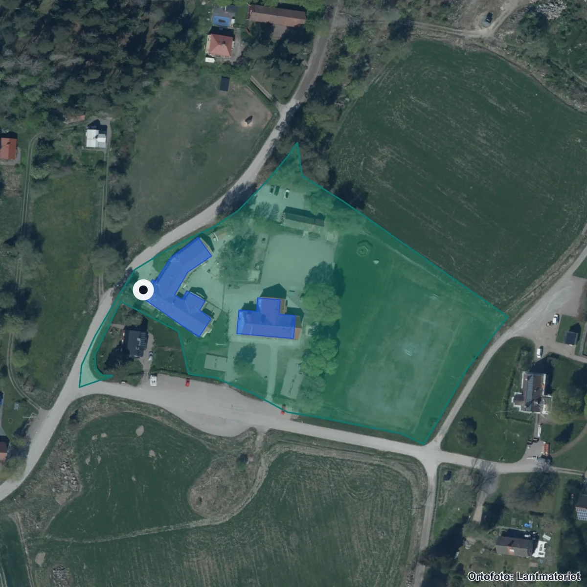 Flygbild över Ekeby skola, ortofoto från Lantmäteriet