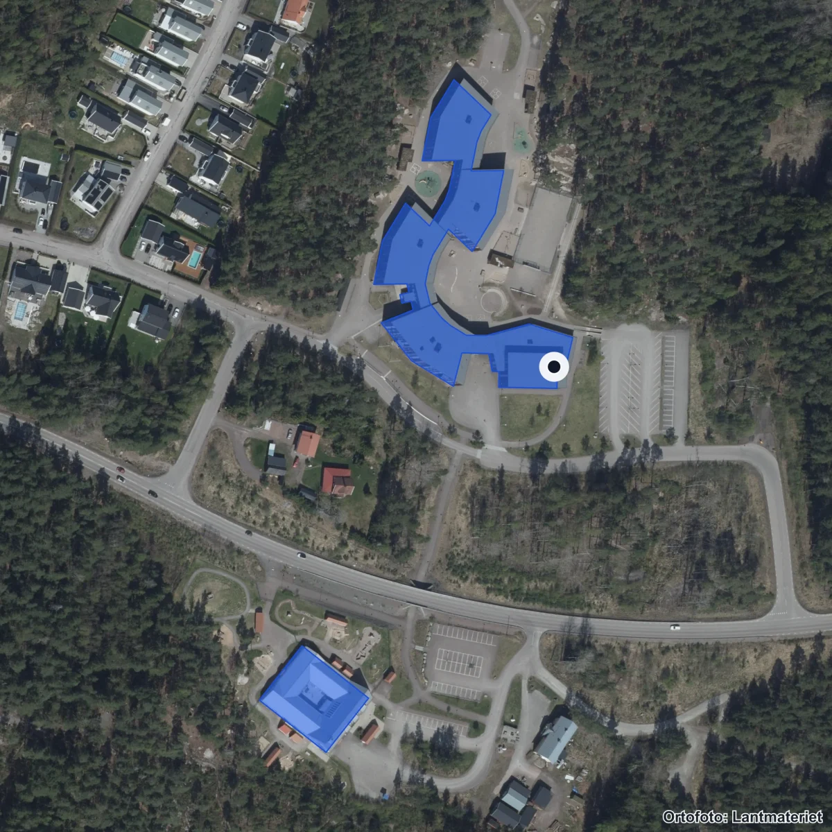 Flygbild över Bärstadsskolan F-2, ortofoto från Lantmäteriet
