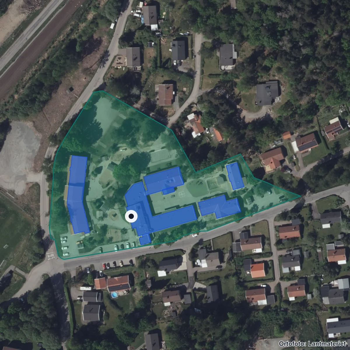 Flygbild över Västra Bodarna skola, ortofoto från Lantmäteriet
