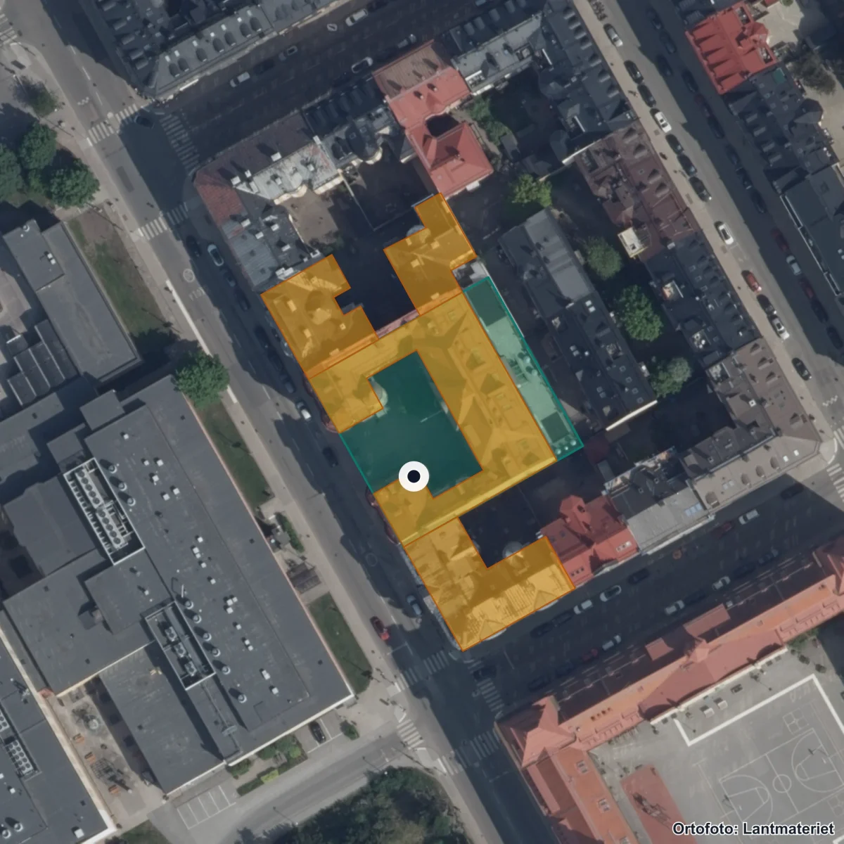 Flygbild över Lilla Adolf Fredriks skola, ortofoto från Lantmäteriet