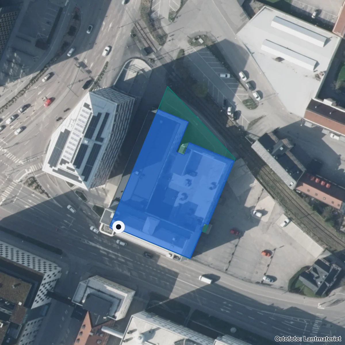 Flygbild över Affärsgymnasiet Örebro, ortofoto från Lantmäteriet