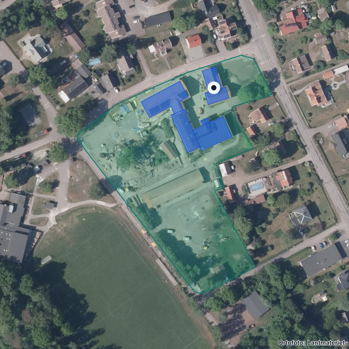 Flygbild över Tillingeskolan, ortofoto från Lantmäteriet