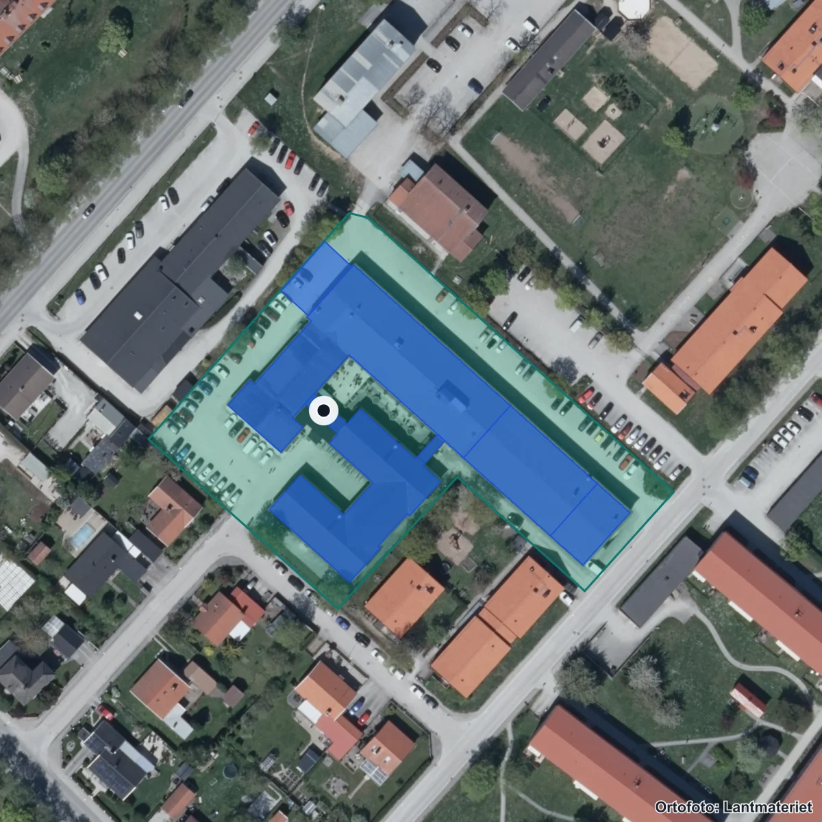 Flygbild över Vuxenutbildningen Gotland, ortofoto från Lantmäteriet