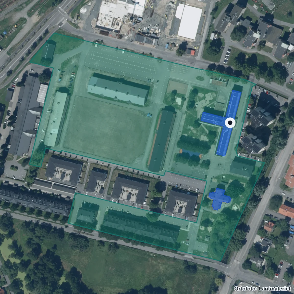 Flygbild över Montessori Mondial Kristianstad, ortofoto från Lantmäteriet