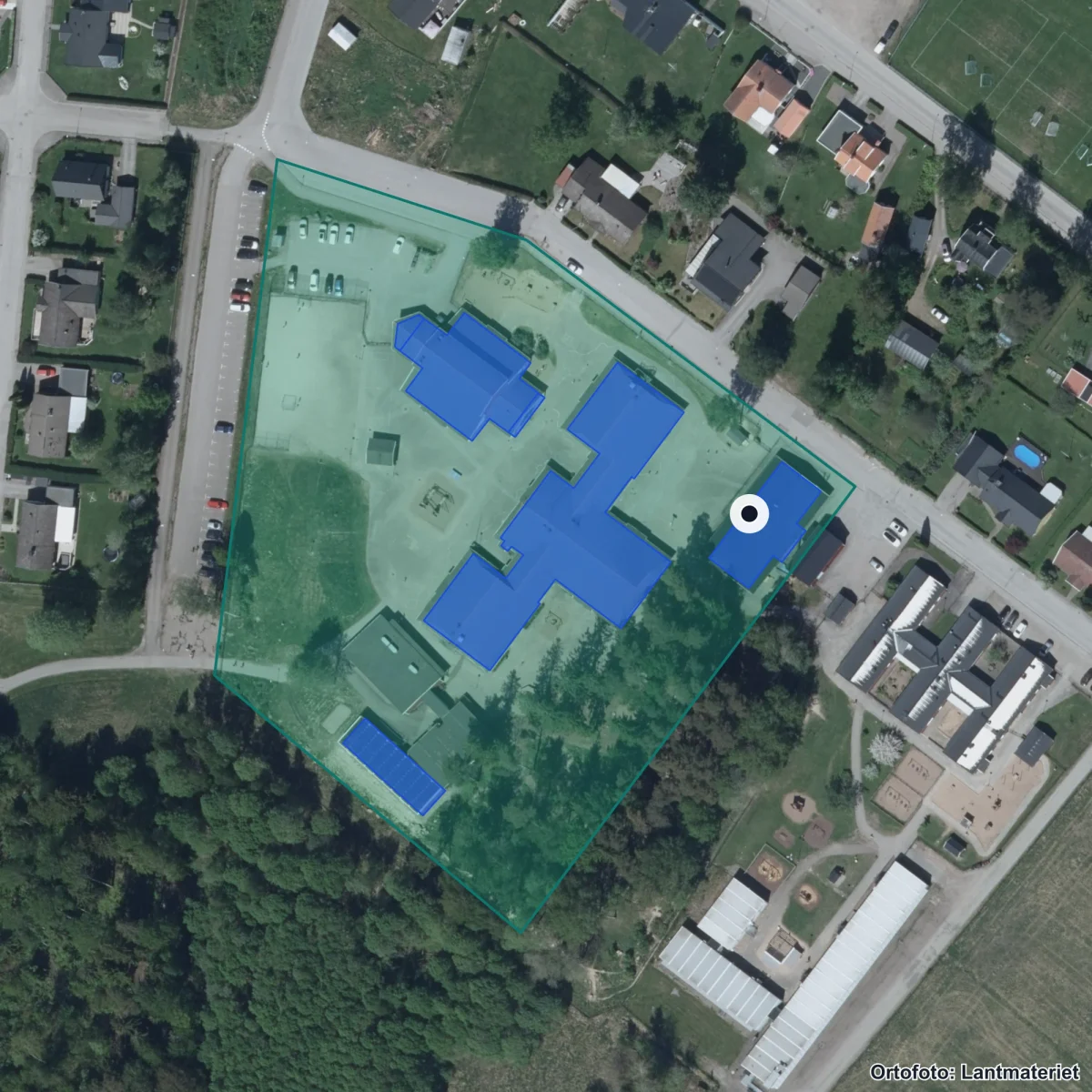 Flygbild över Nyponets skola, ortofoto från Lantmäteriet