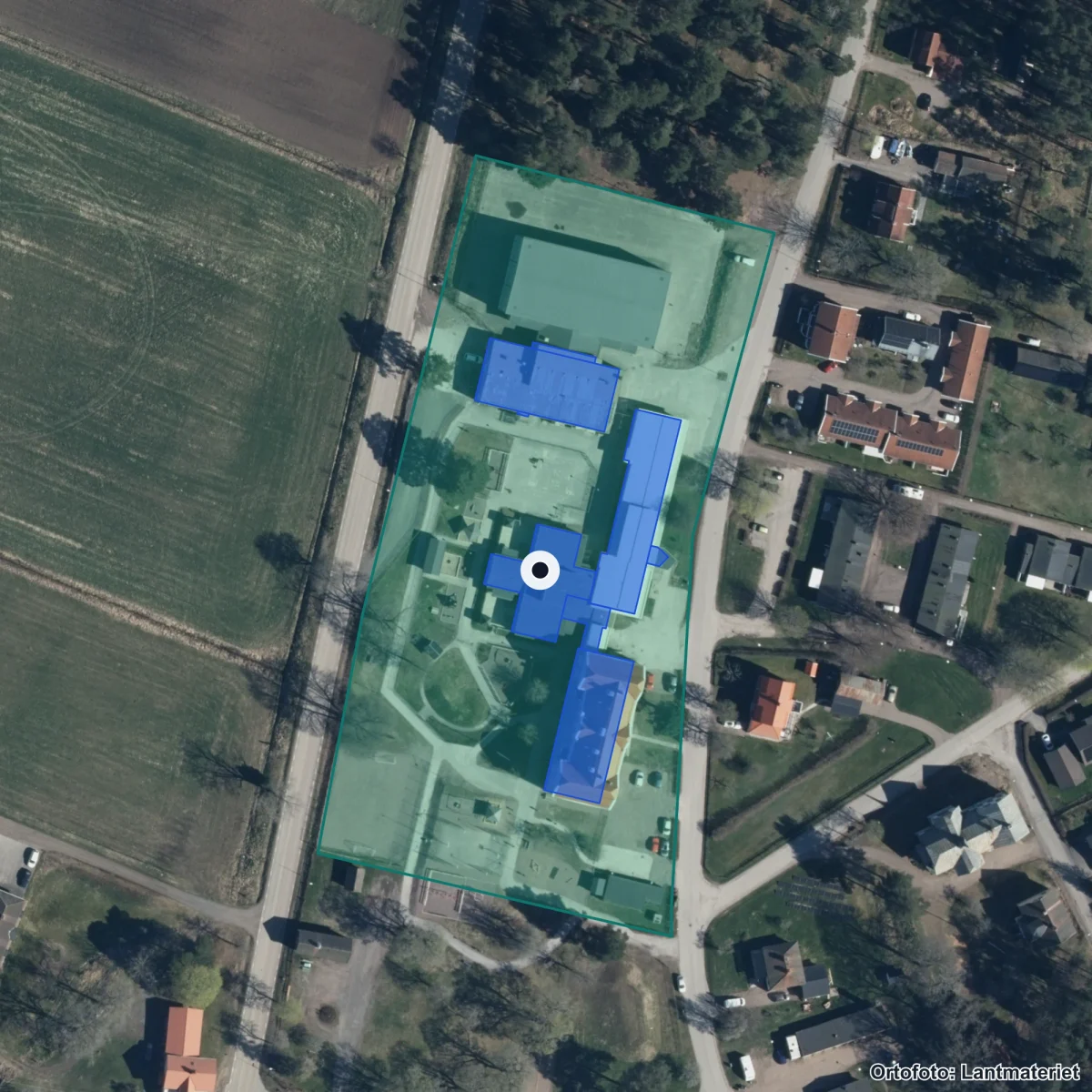 Flygbild över Österfärnebo skola, ortofoto från Lantmäteriet