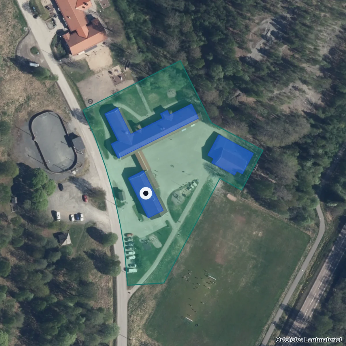 Flygbild över Olympicaskolan Håksberg, ortofoto från Lantmäteriet
