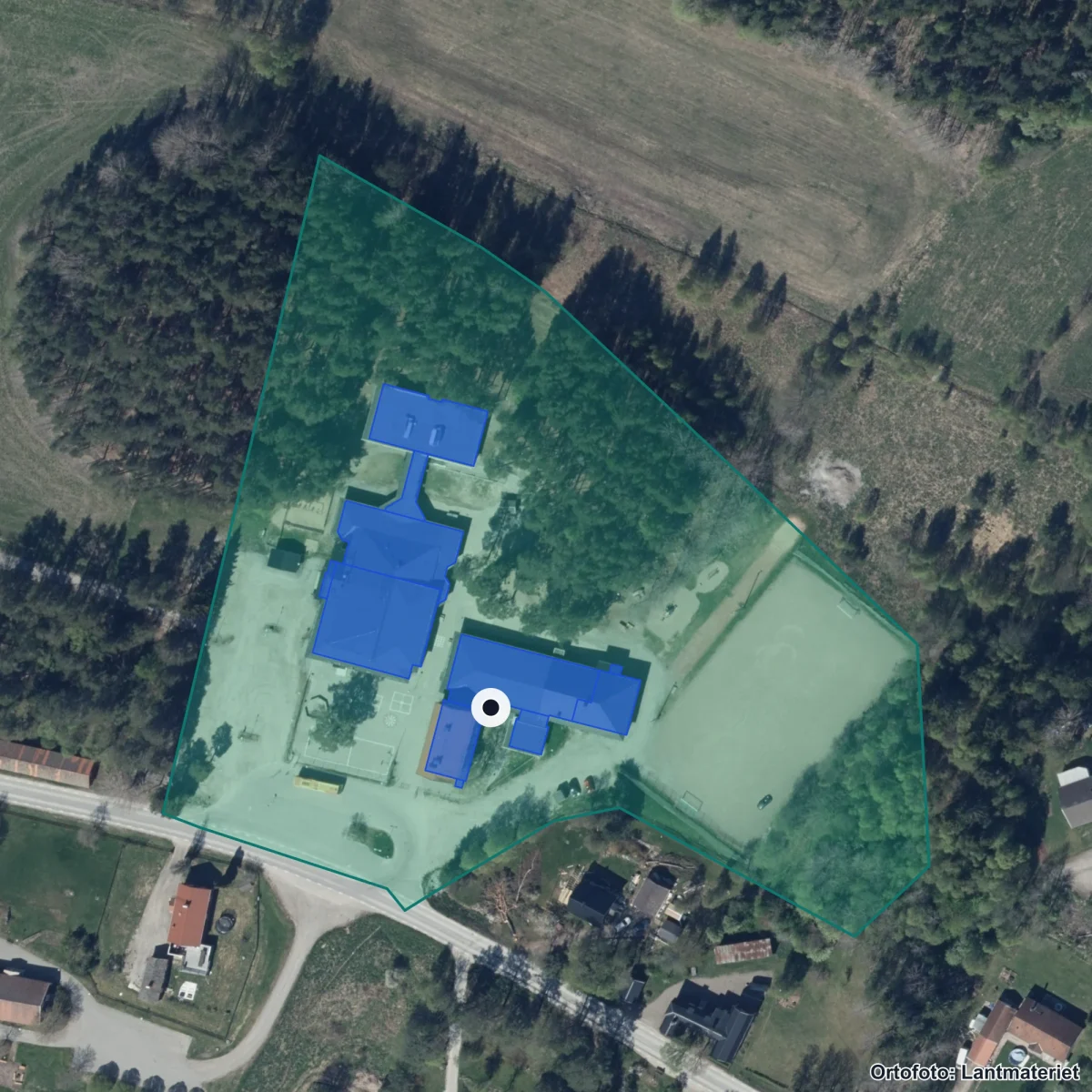 Flygbild över Idenors skola, ortofoto från Lantmäteriet