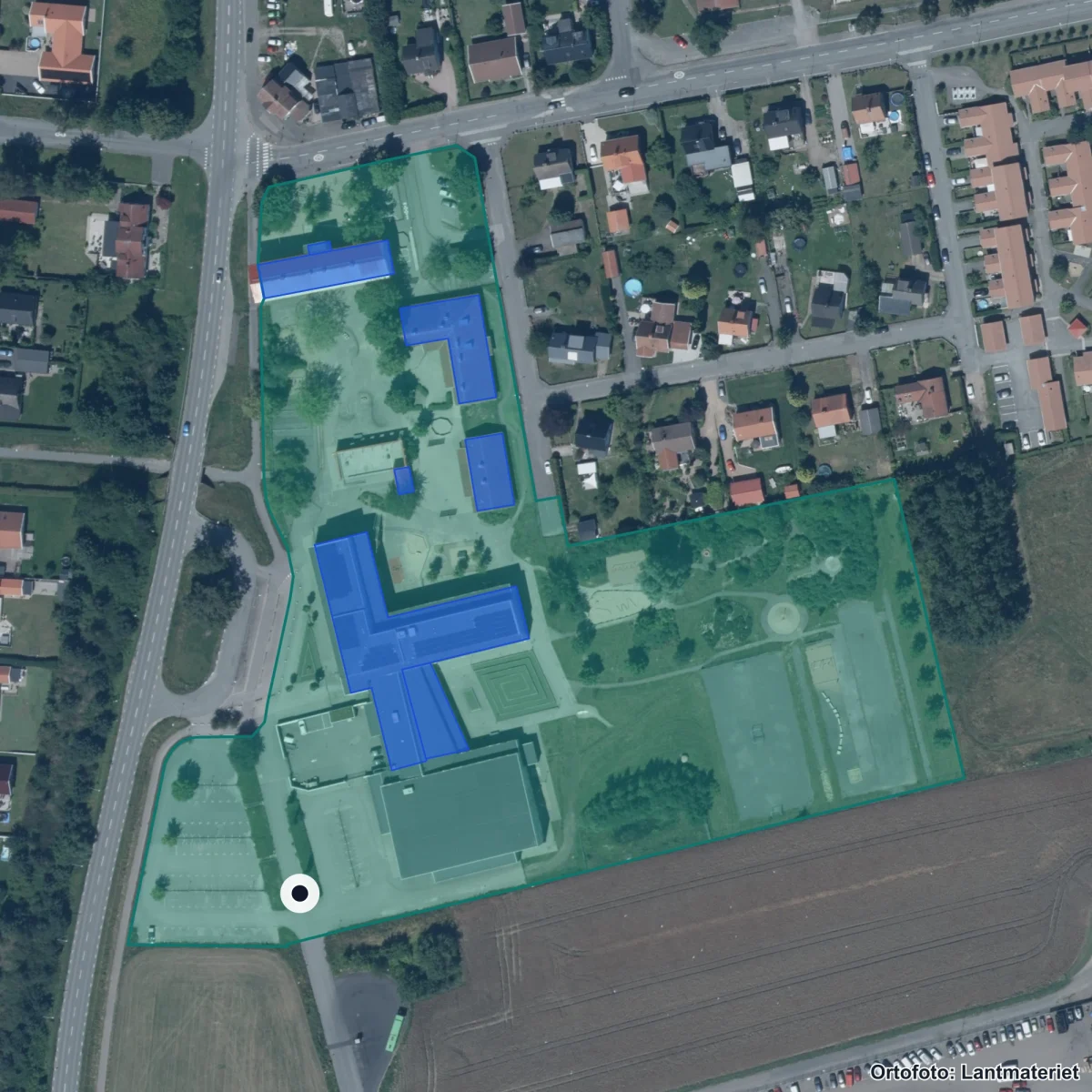 Flygbild över Hammars skola A, ortofoto från Lantmäteriet