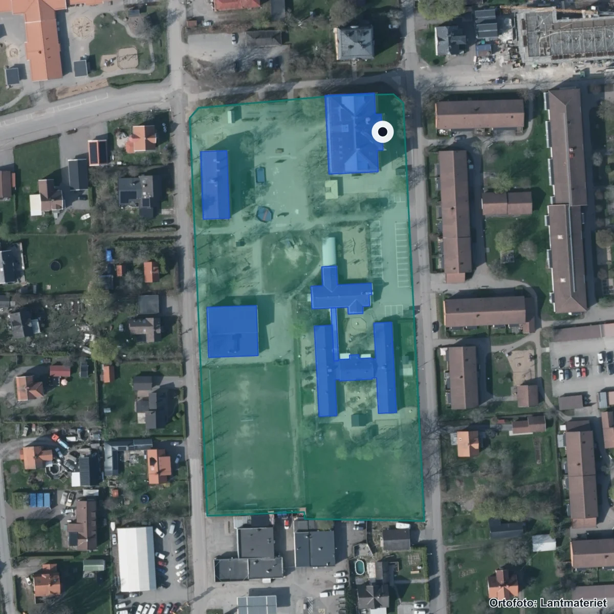 Flygbild över Fylsta skola, ortofoto från Lantmäteriet