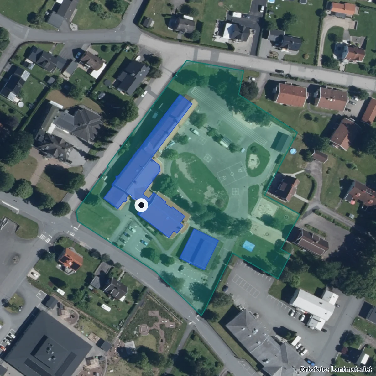Flygbild över Bredaryds skola, ortofoto från Lantmäteriet