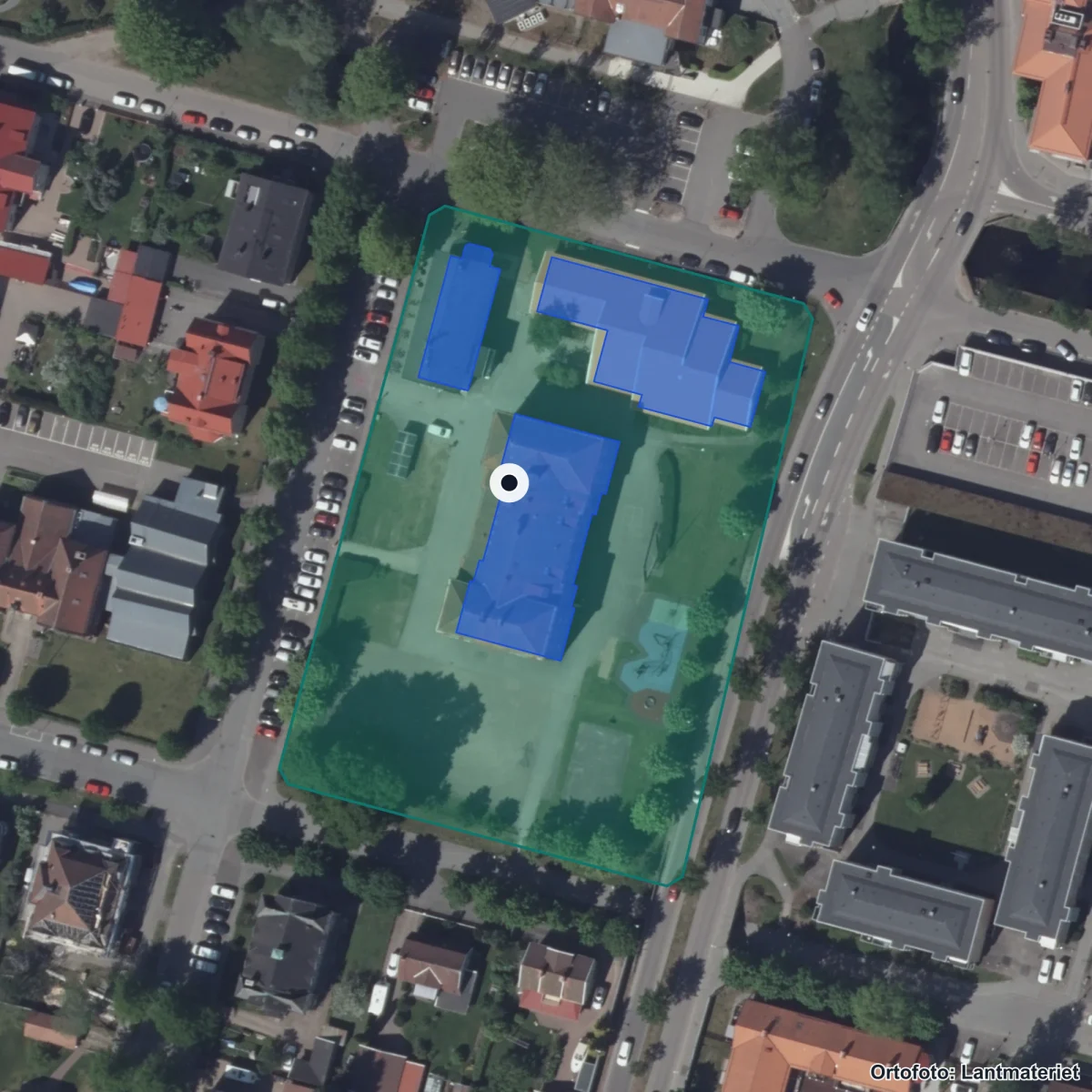 Flygbild över Gustav Adolfsskolan, ortofoto från Lantmäteriet