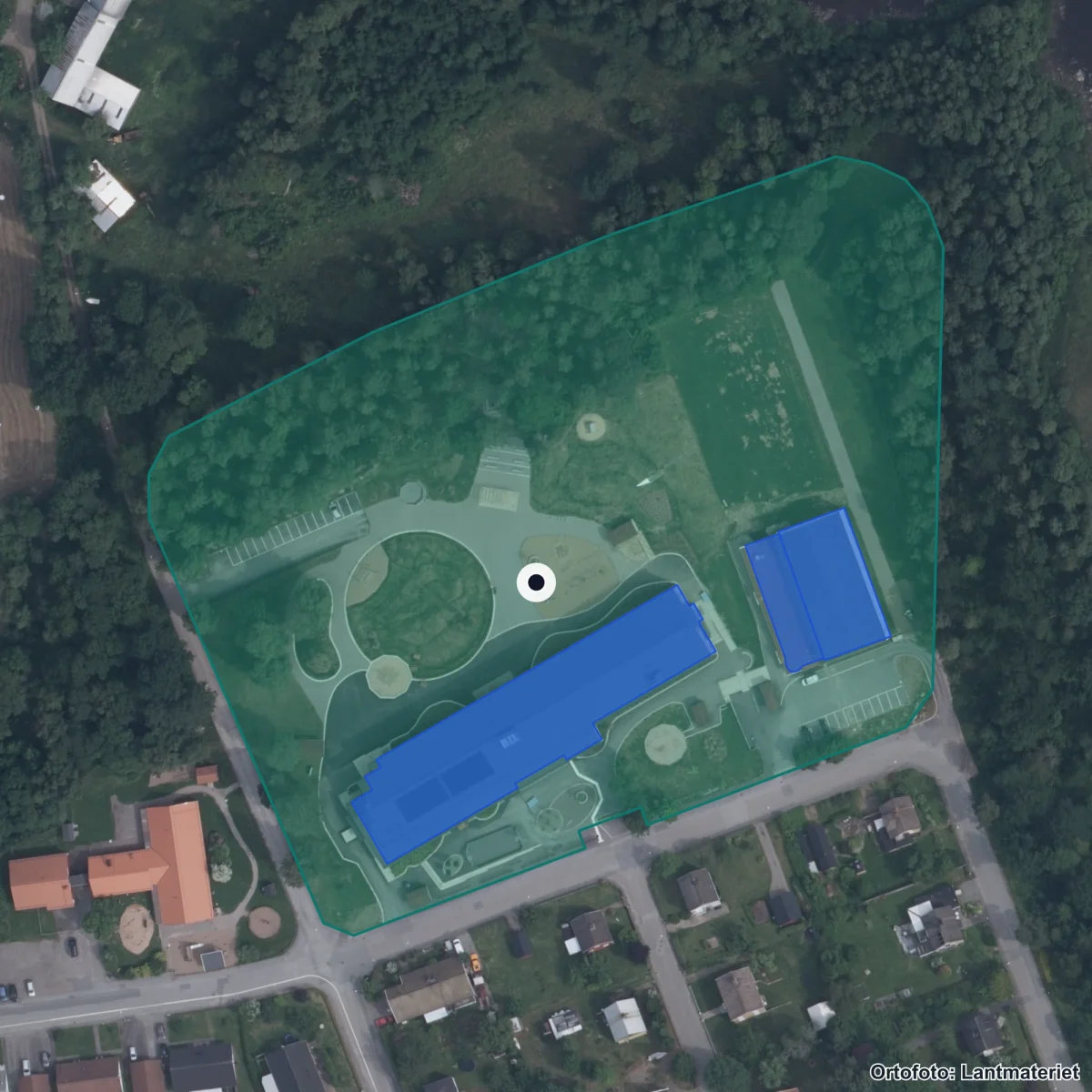 Flygbild över Rörviks skola, ortofoto från Lantmäteriet