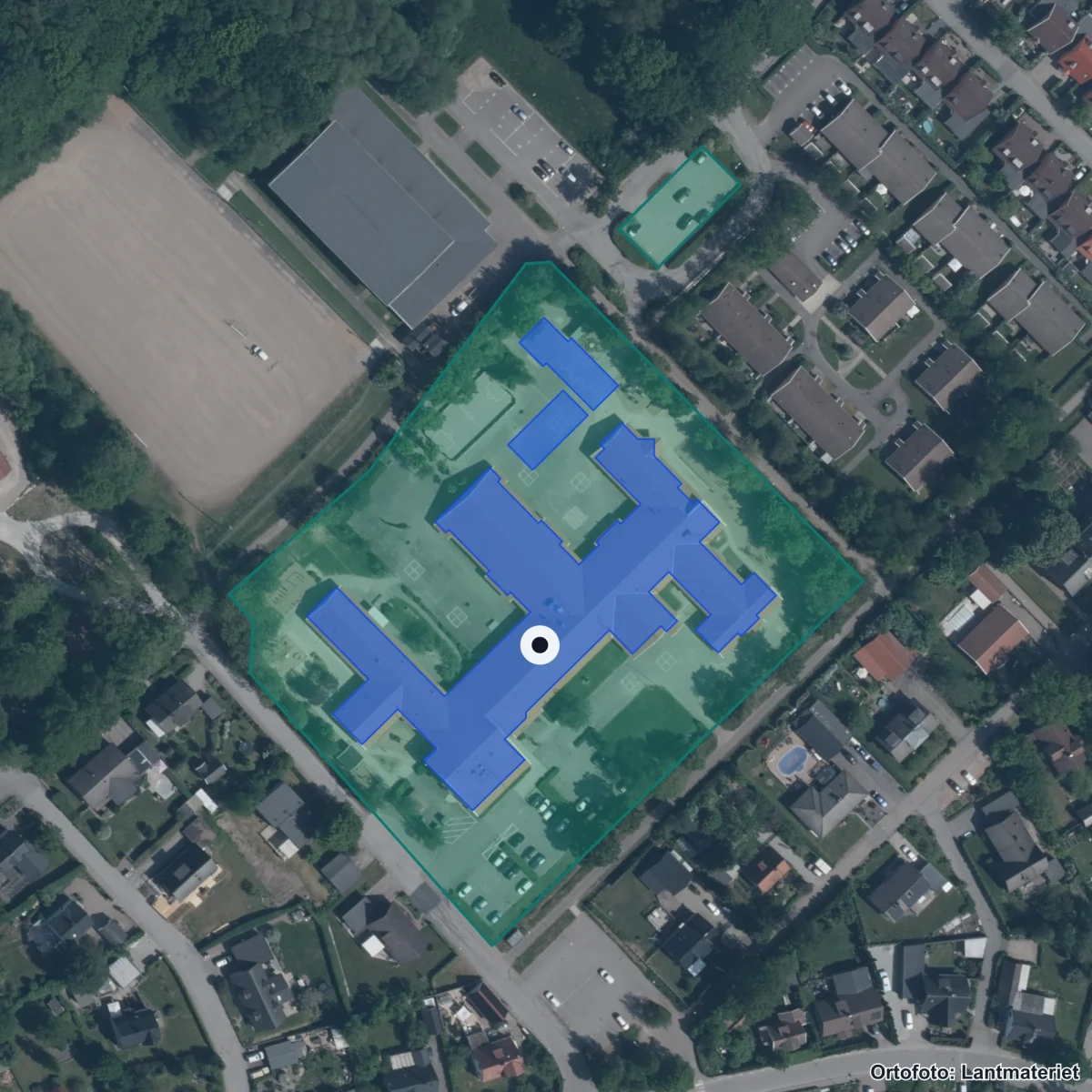 Flygbild över Stehagskolan, ortofoto från Lantmäteriet