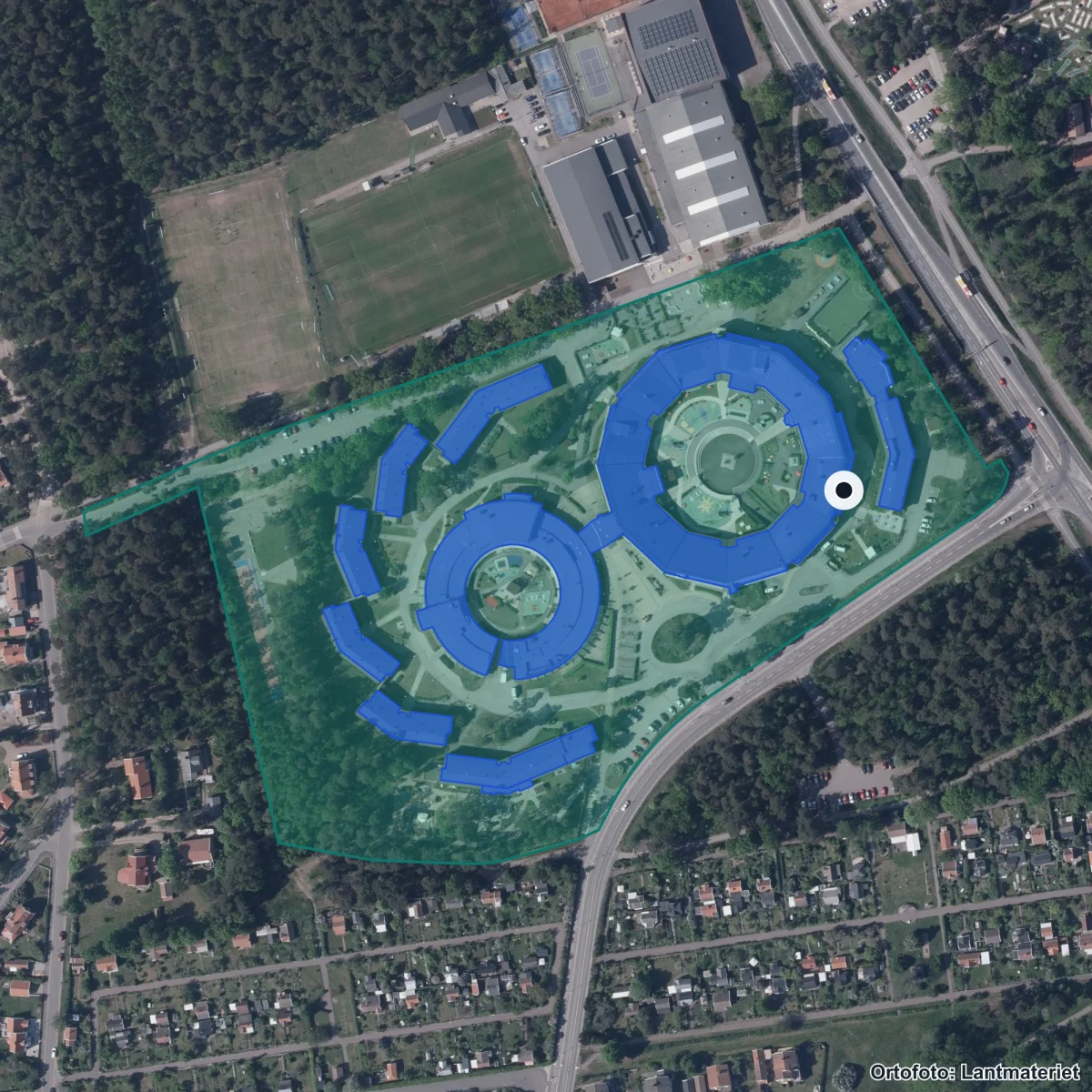 Flygbild över Tallhagsskolan, ortofoto från Lantmäteriet