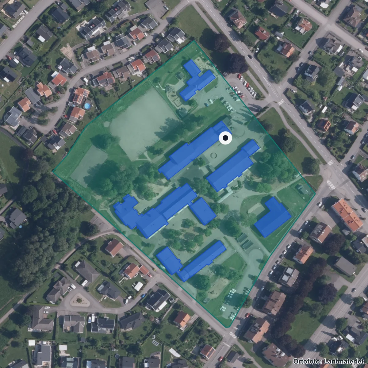 Flygbild över Mössebergsskolan, ortofoto från Lantmäteriet