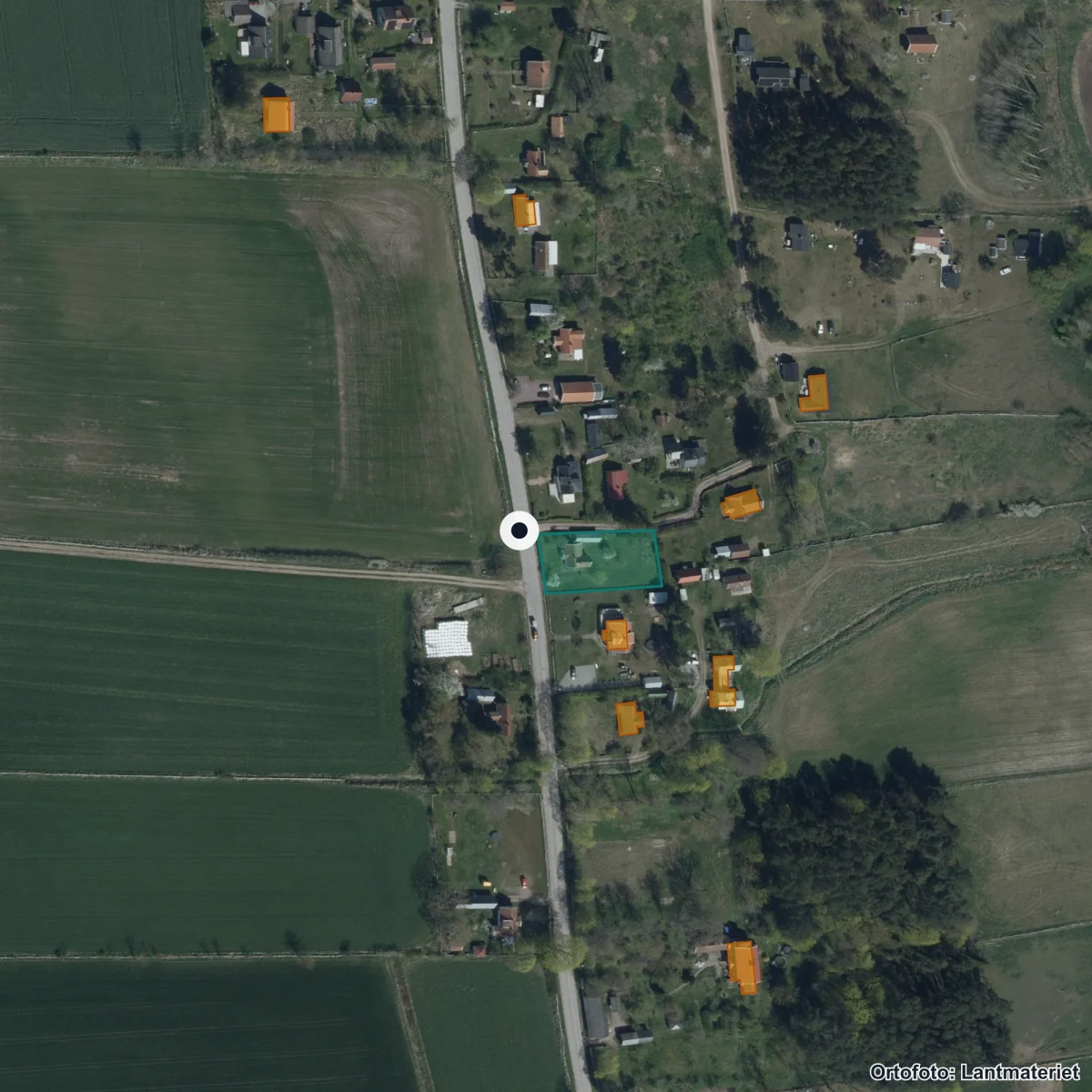 Flygbild över Gärdslösa skola, ortofoto från Lantmäteriet