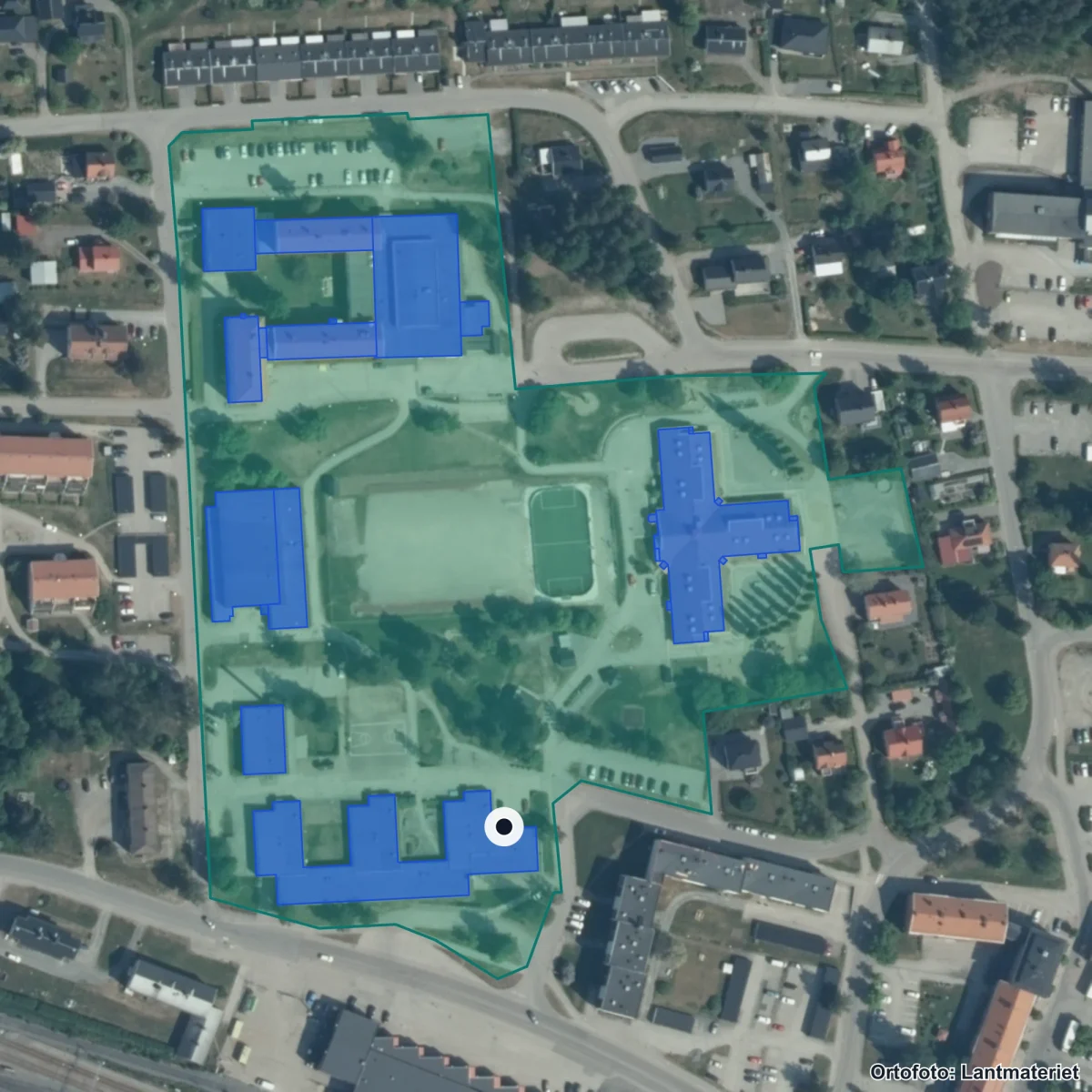 Flygbild över Ånge grundskola, ortofoto från Lantmäteriet