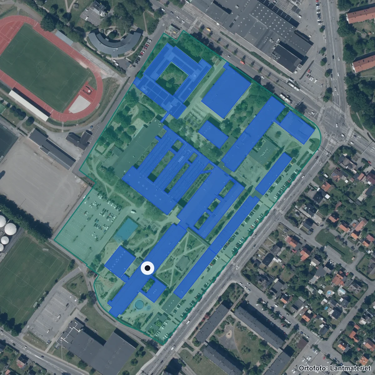 Flygbild över Munkhätteskolan, ortofoto från Lantmäteriet