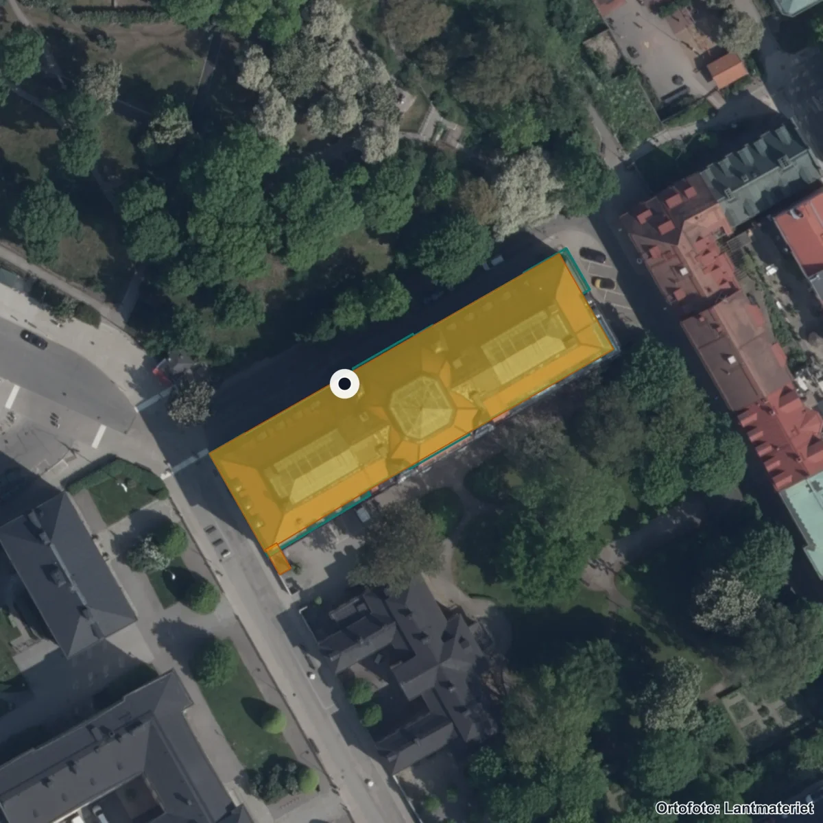 Flygbild över Kungstensgymnasiet, ortofoto från Lantmäteriet