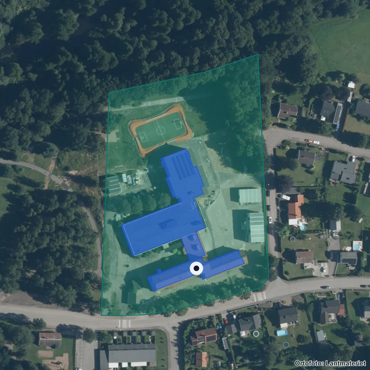 Flygbild över Ljungbyhedsskolan, ortofoto från Lantmäteriet