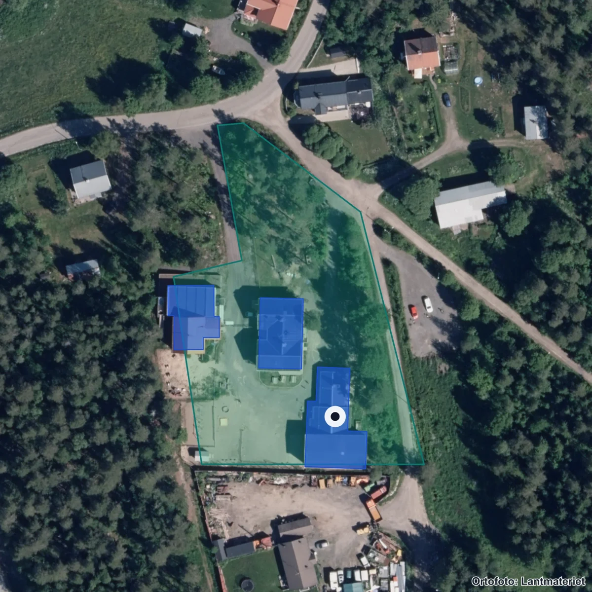 Flygbild över Djäkneboda skola, ortofoto från Lantmäteriet