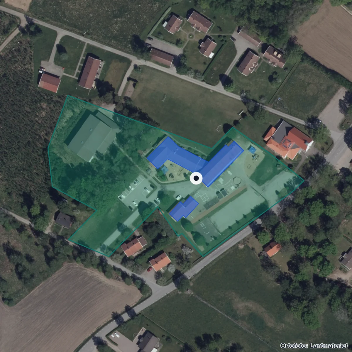 Flygbild över Asklanda skola, ortofoto från Lantmäteriet