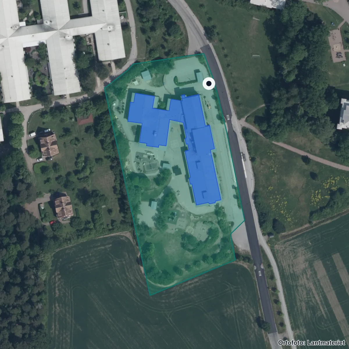 Flygbild över Ekuddenskolan, ortofoto från Lantmäteriet