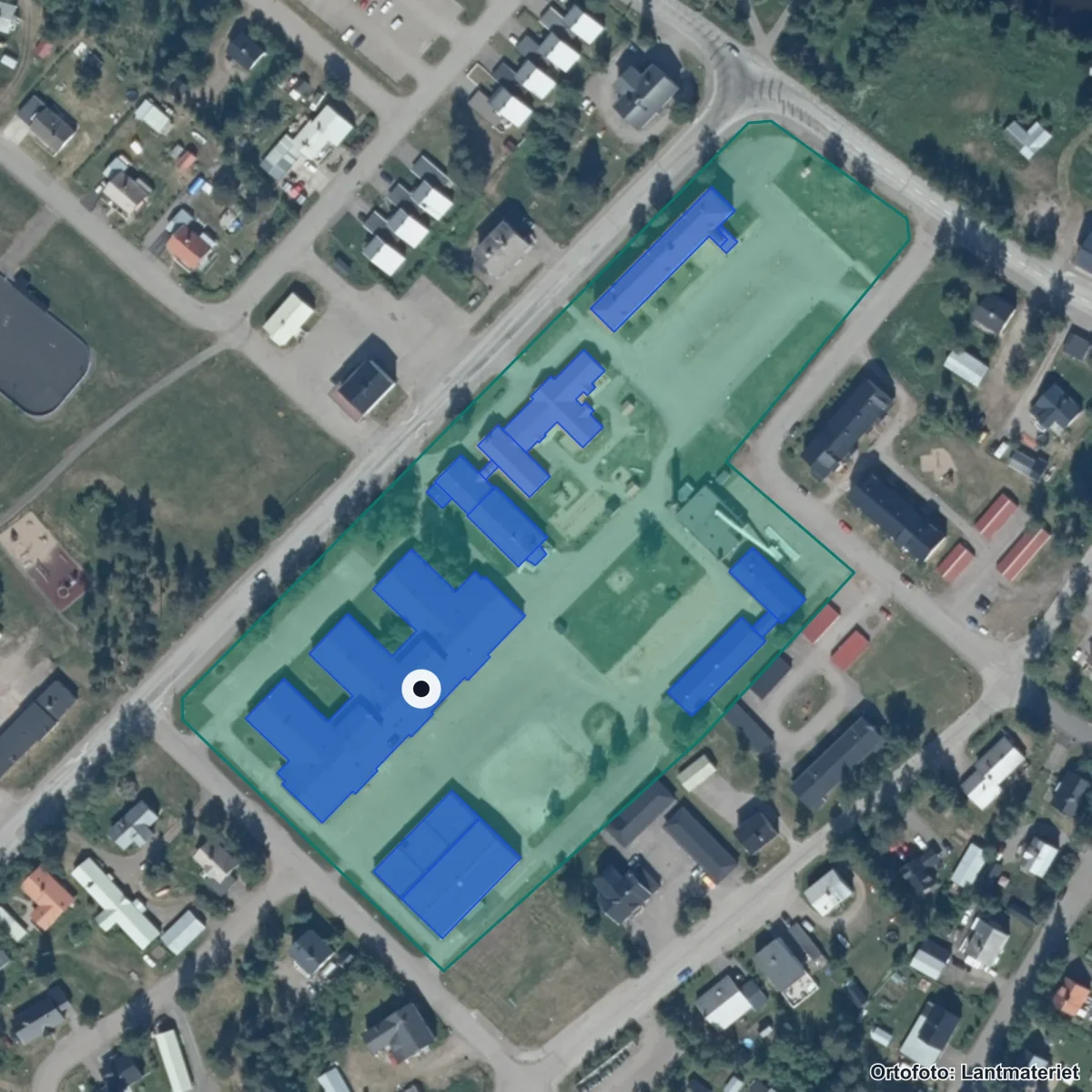 Flygbild över Vittangi skola, ortofoto från Lantmäteriet