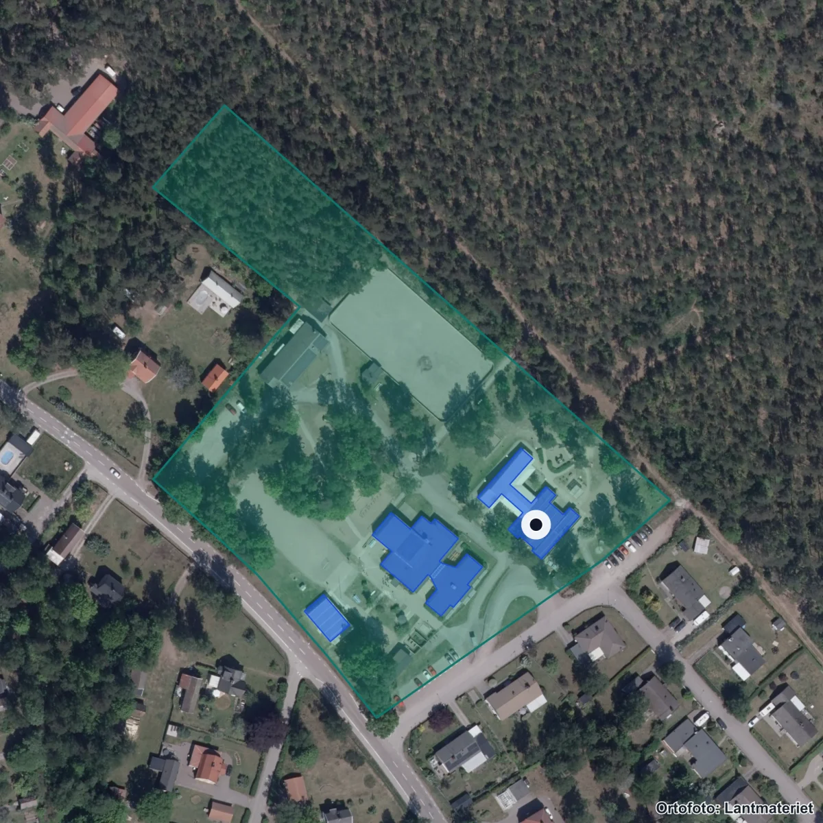 Flygbild över Tvärskogsskolan, ortofoto från Lantmäteriet