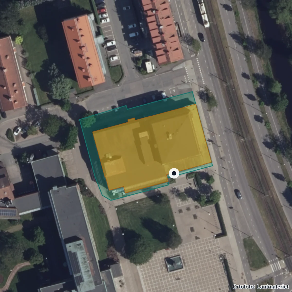 Flygbild över Franklins gymnasium, ortofoto från Lantmäteriet