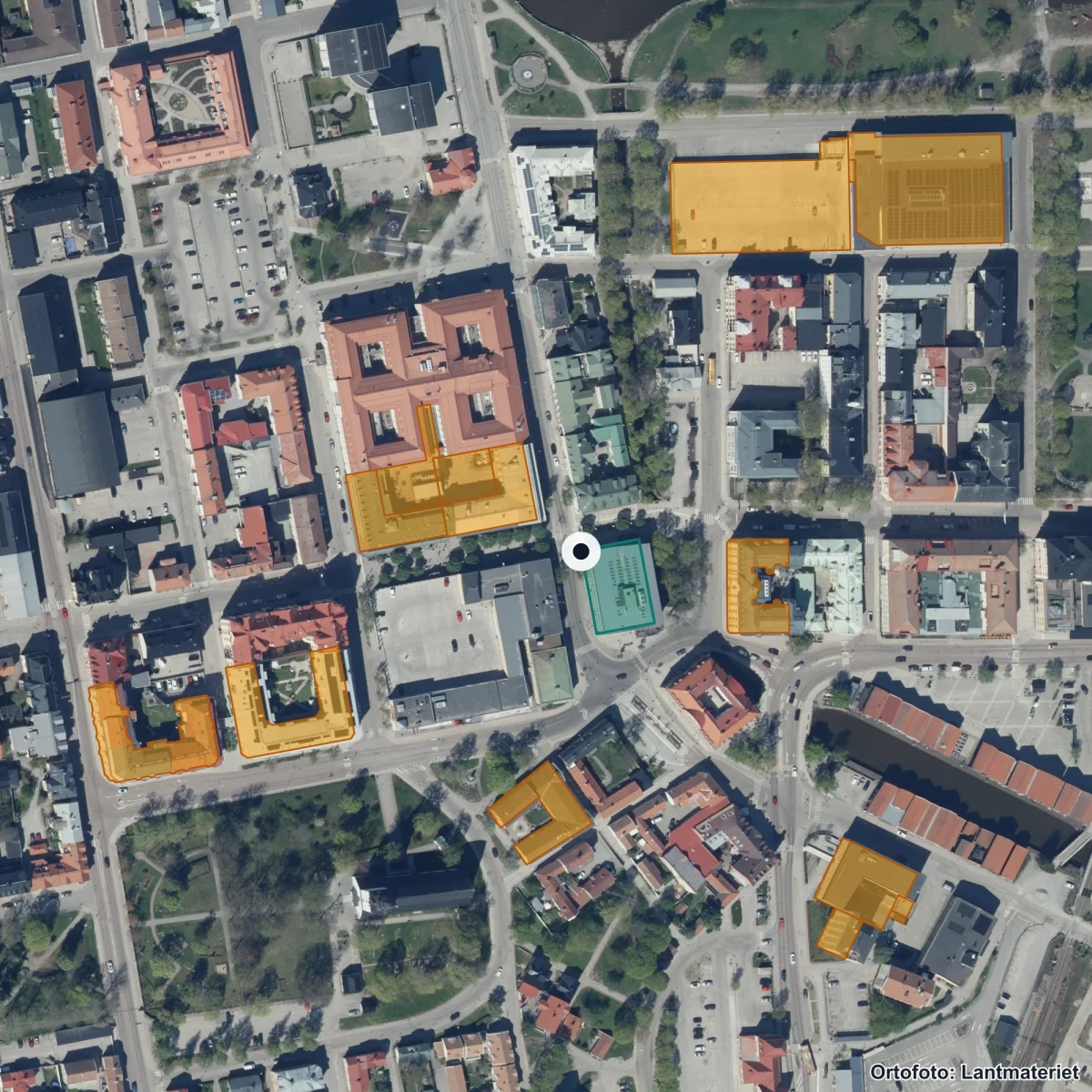 Flygbild över Hudikgymnasiet, ortofoto från Lantmäteriet