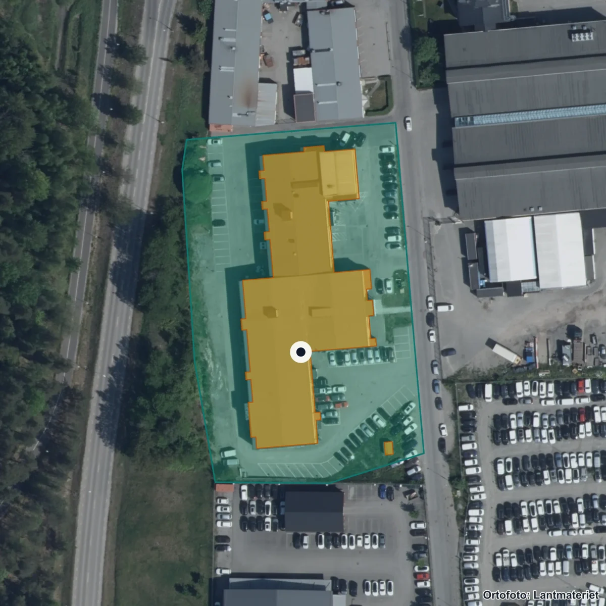 Flygbild över Praktiska Gymnasiet Täby, ortofoto från Lantmäteriet